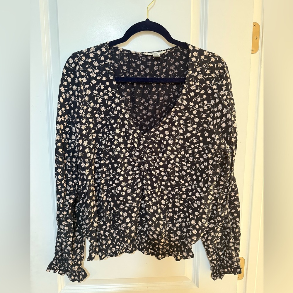 American Eagle Outfitters Black and Cream Floral Blouse